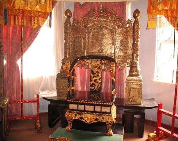 Ngai vàng trong ngôi dinh thự số 3 của cựu hoàng Bảo Đại ở Đà Lạt.